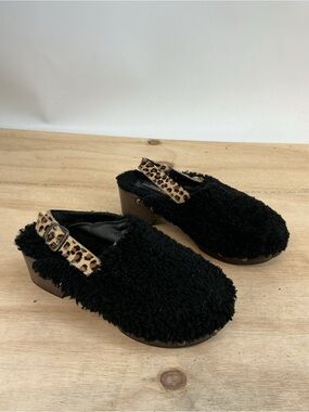 Avec Moderation Black Faux-Shearling Clog Mules with Leopard Strap Size 39